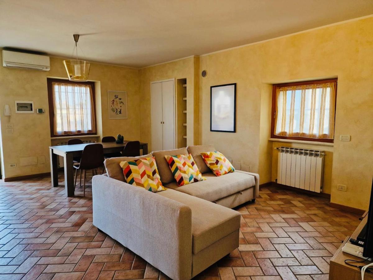 Thomas' Castle Apartment Pozzolengo Exterior photo